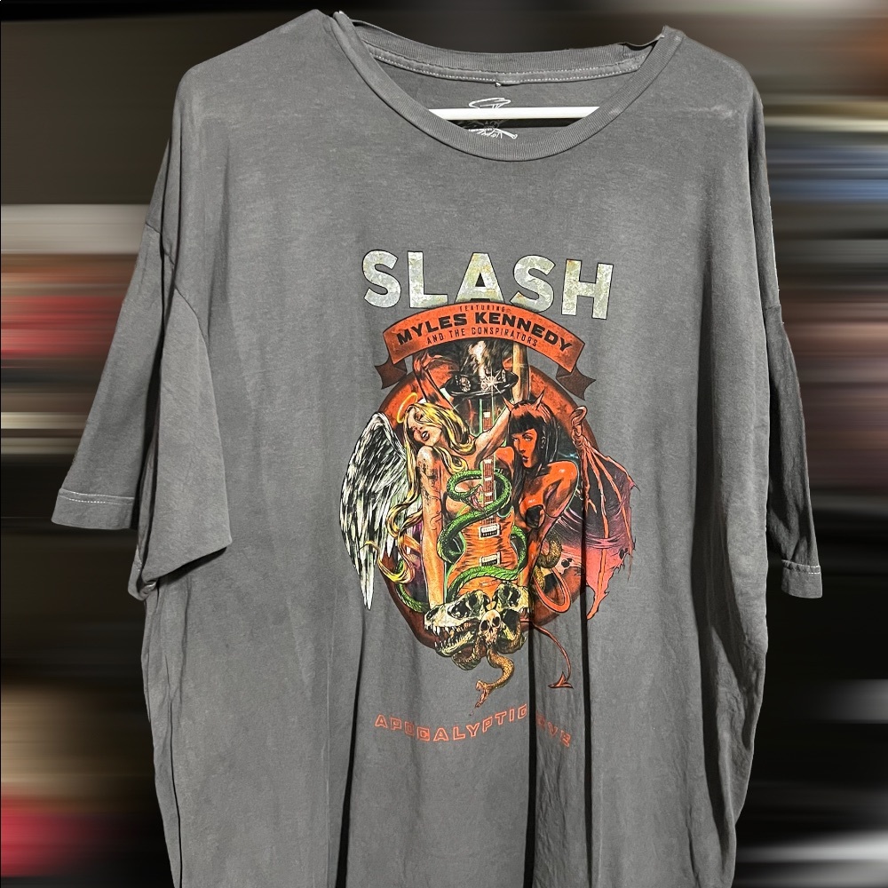 BUNDLE Slash featuring Myles Kennedy *Bundle another shirt f/6$*